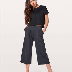 Can you feel the pleat Lululemon 8 NWT